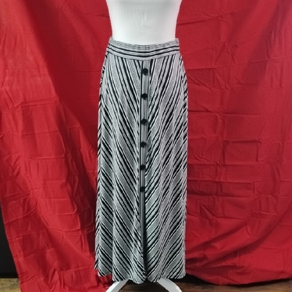 Black and White Pleated A-Line Maxi Skirt